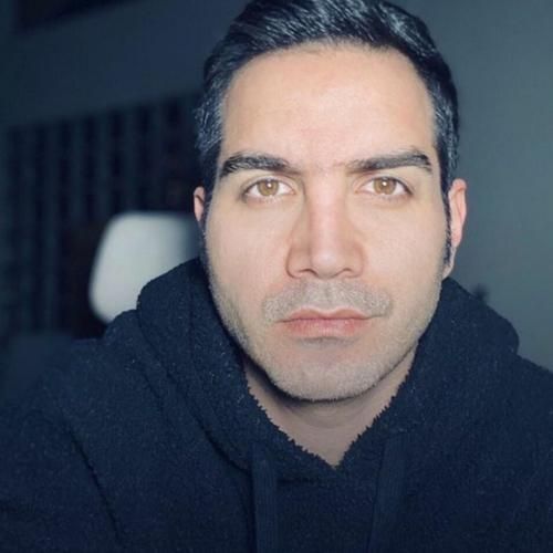 محسن یگانه فداکاری