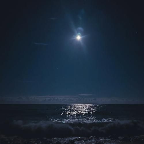 میبینم صورتمو تو آینه با لبی خسته با صدای زن