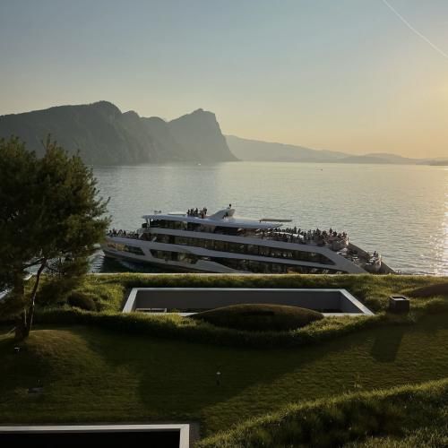 مگه چی خوردم دیشب من چرا نمیاد جیشم بند