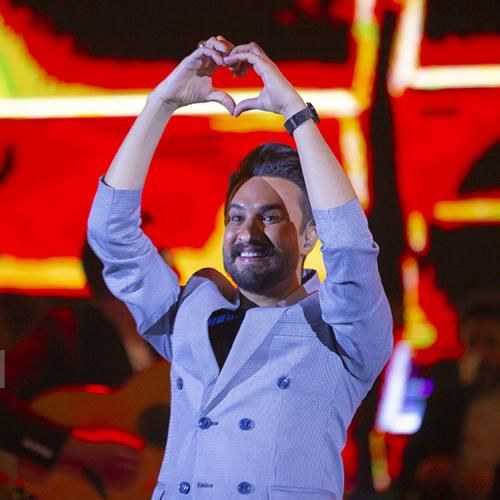 راغب من که منظومه ی احساسم و تو ماه و زمین