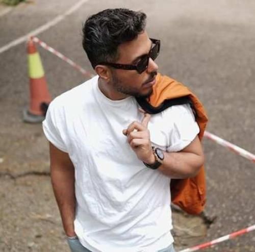 دانوش ﻳﻪ دوست دارم ﺑﮕﻮ ﺑﺬار آروم ﺷﻪ ﻗﻠﺒﻢ