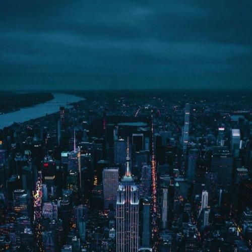 دوباره منم و من جلومون در ورودیه