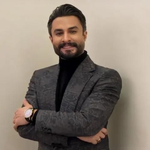 راغب تو چه زیبا خنده را به لبم می آوری ماه محو تو