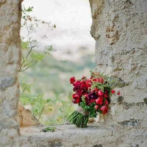  چشمای من میل به گریه داره می خواد بباره