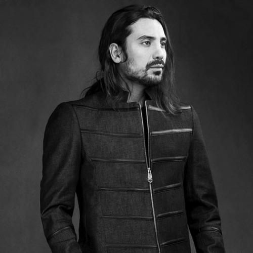 امیر عباس گلاب در هر نگاهت قصه ایی داری اندازه ی صد سال تنهایی