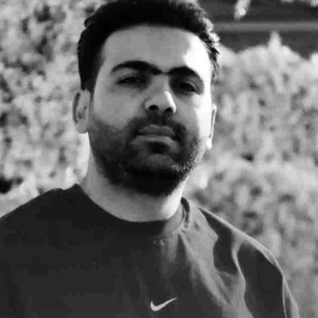 مهدی عزیزی میها بیام بوزمت بینم جلو دارم کیه