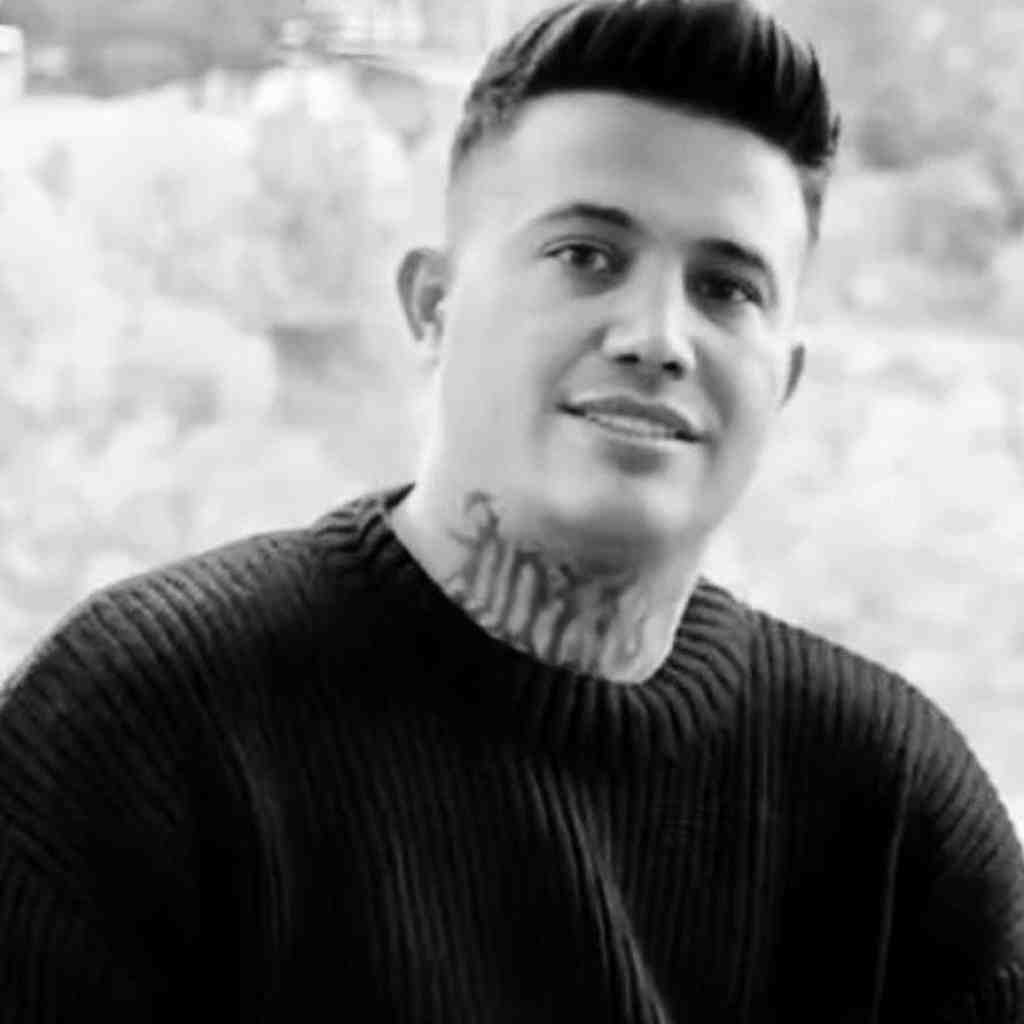 علی احمدیانی  آدیداس