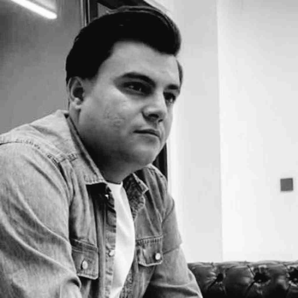 رامین کرمی  دلم بشکن فدای سرت تاوان عاشقی یسه