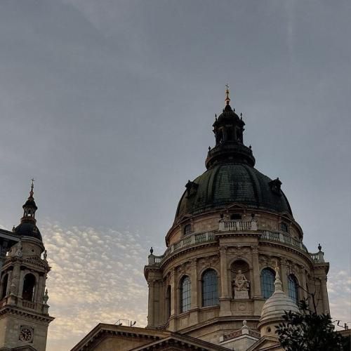 به کی میگی دوستش داری بیدارم شبا که تو خوابی