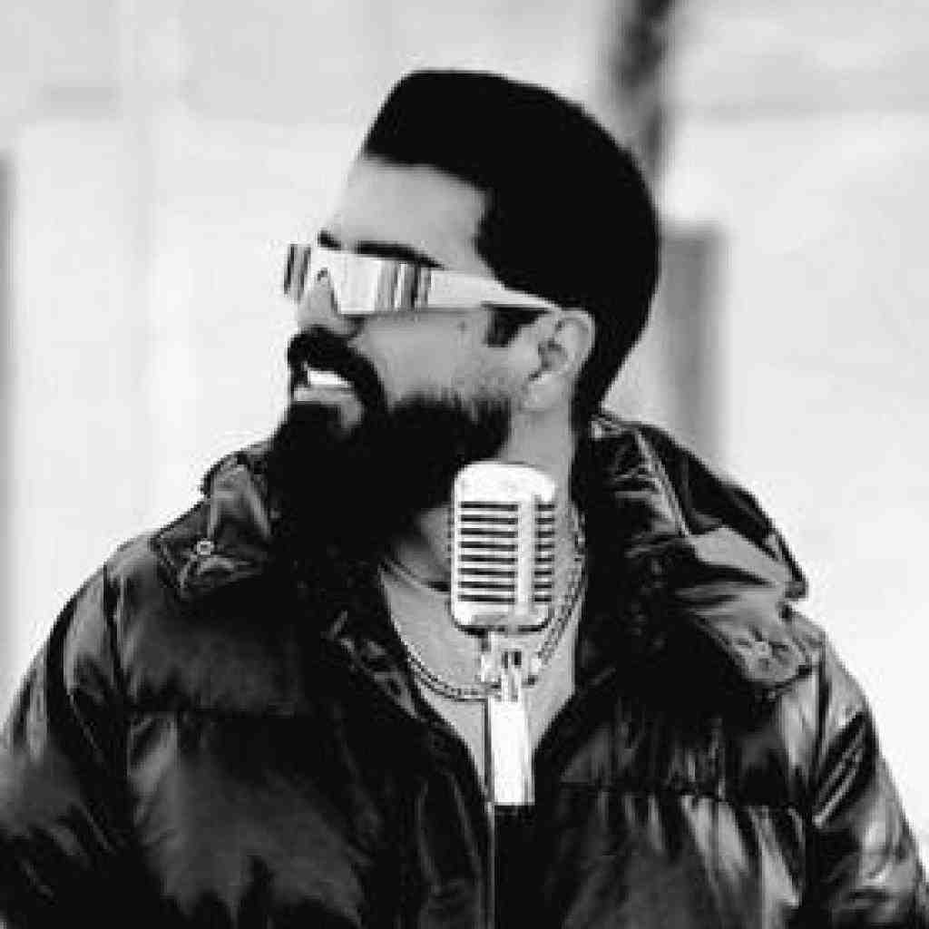 عادل میرزایی چتریاش اومده رو صورتش وای یا حبیبی