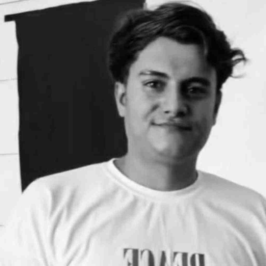 رامین کرمی  استوریته دیدم بلند شده موهات