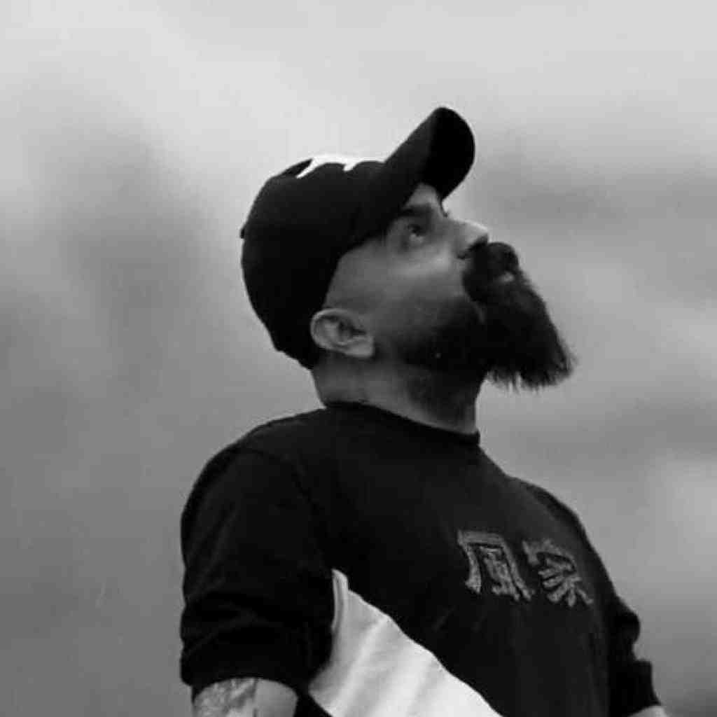 فرهاد جهانگیری  خدا میدانه من برات بد نبودم دلم تنگه خدایا