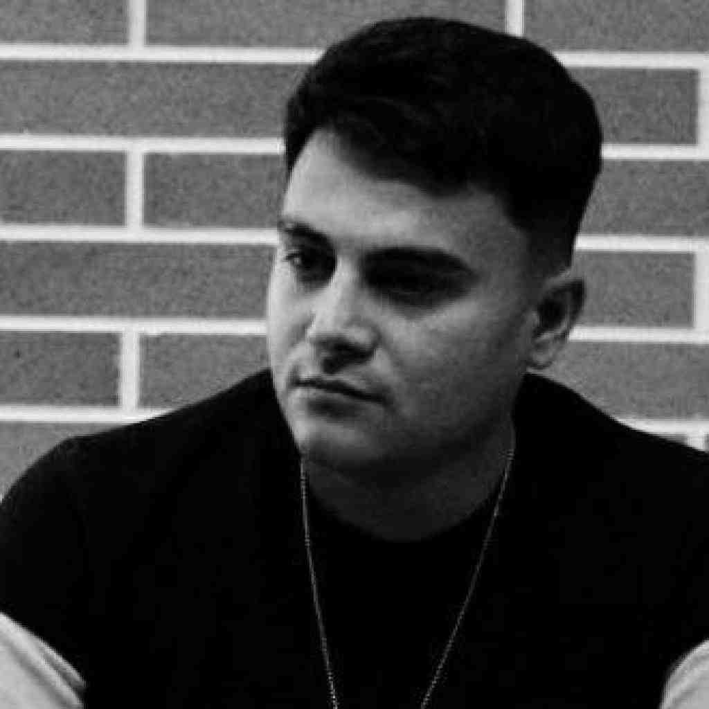 رامین کرمی  دستم گرمی دستاته میخواد یخ کردم