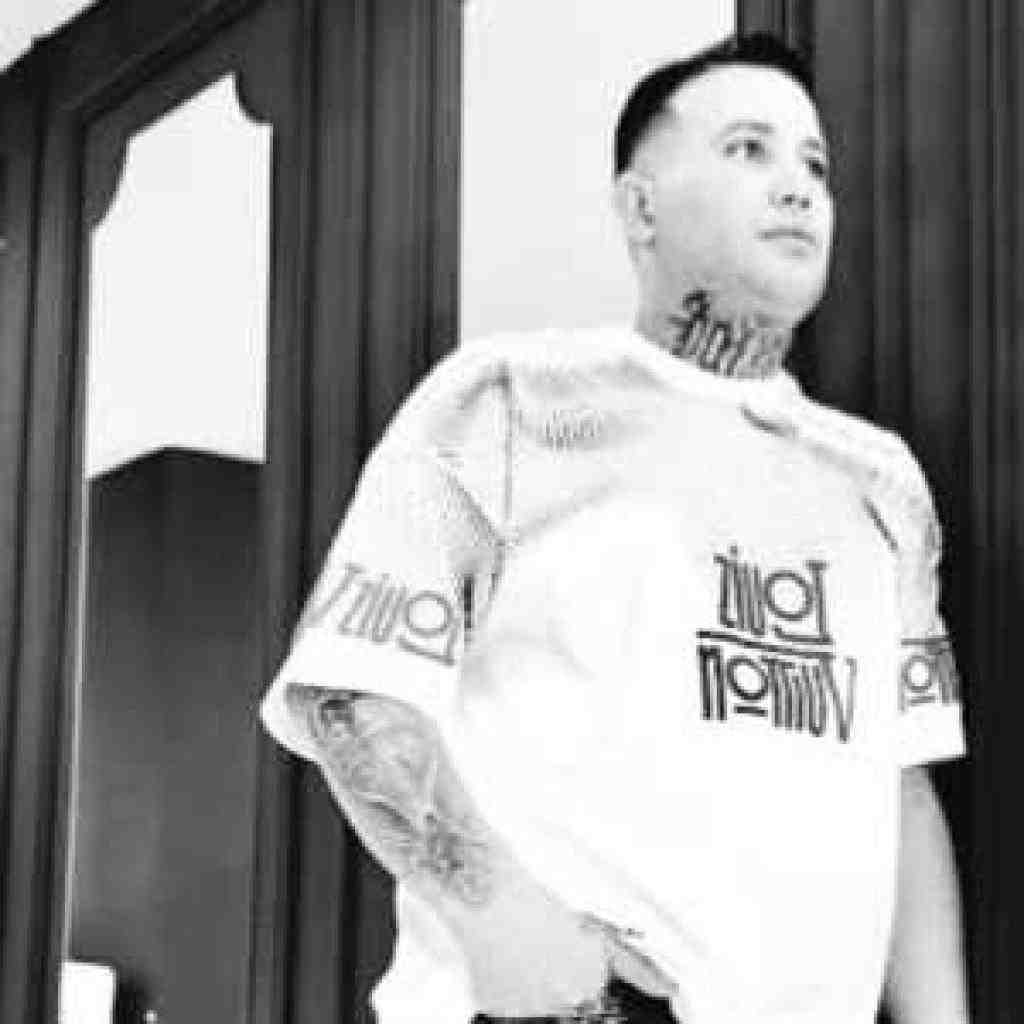 علی احمدیانی ﺧﻮرﺷﻴﺪ روﺷﻨﺎﻳﻰ فراتر عه ماوراﻳﻰ