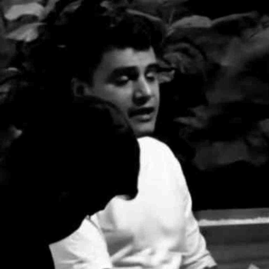 دانلود آهنگ رامین کرمی به نام عشق ماورایی