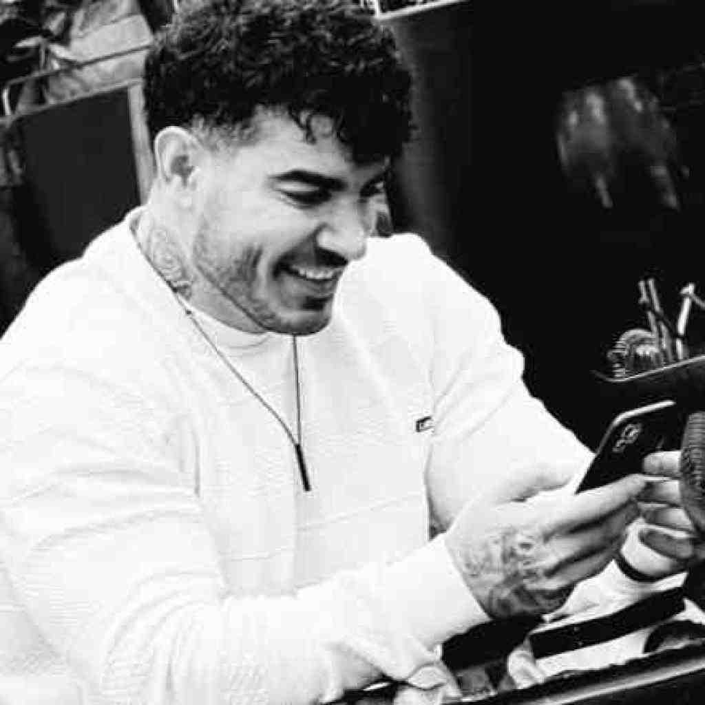 فرهاد فرهادی بی فیلتر هوشنگه با آرایش فاطی